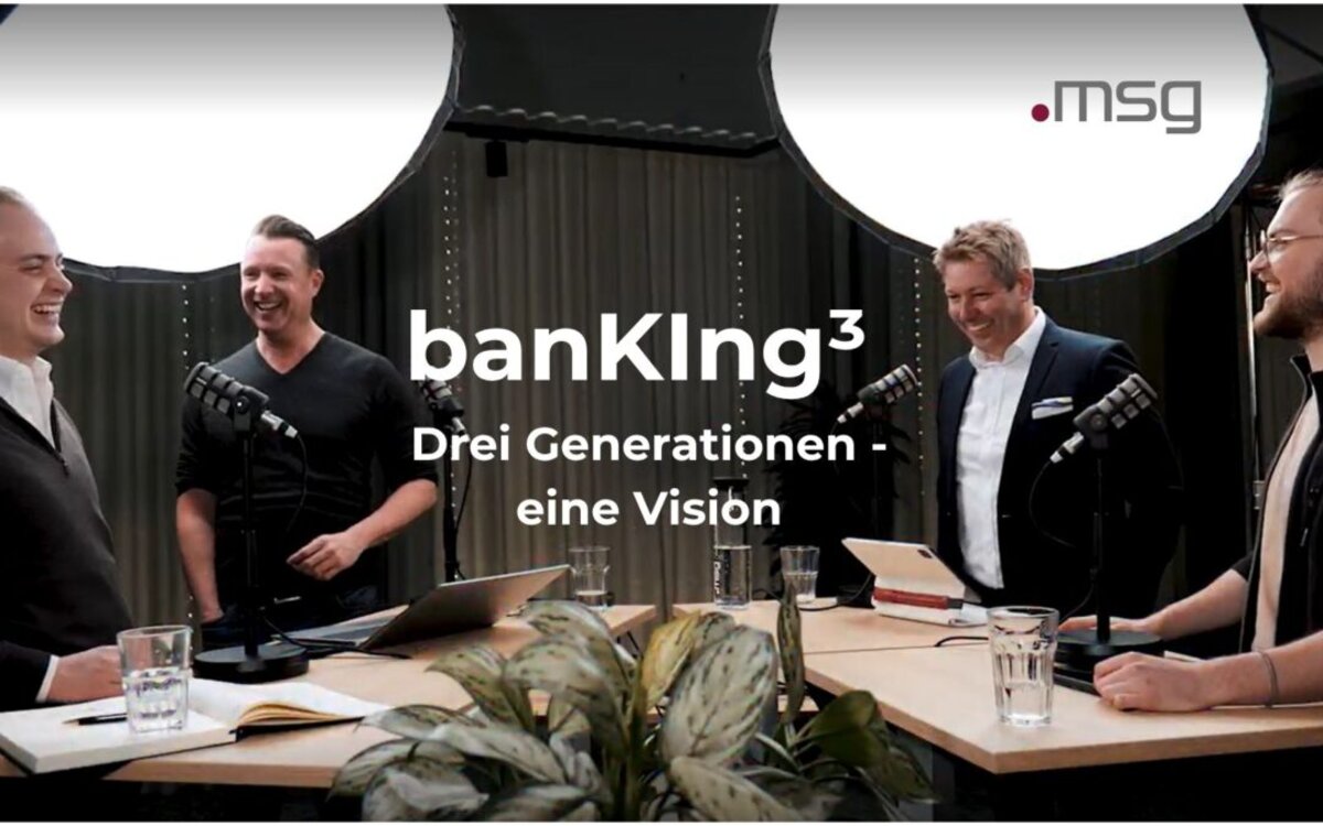 banKIng³ – Four hosts at the studio table